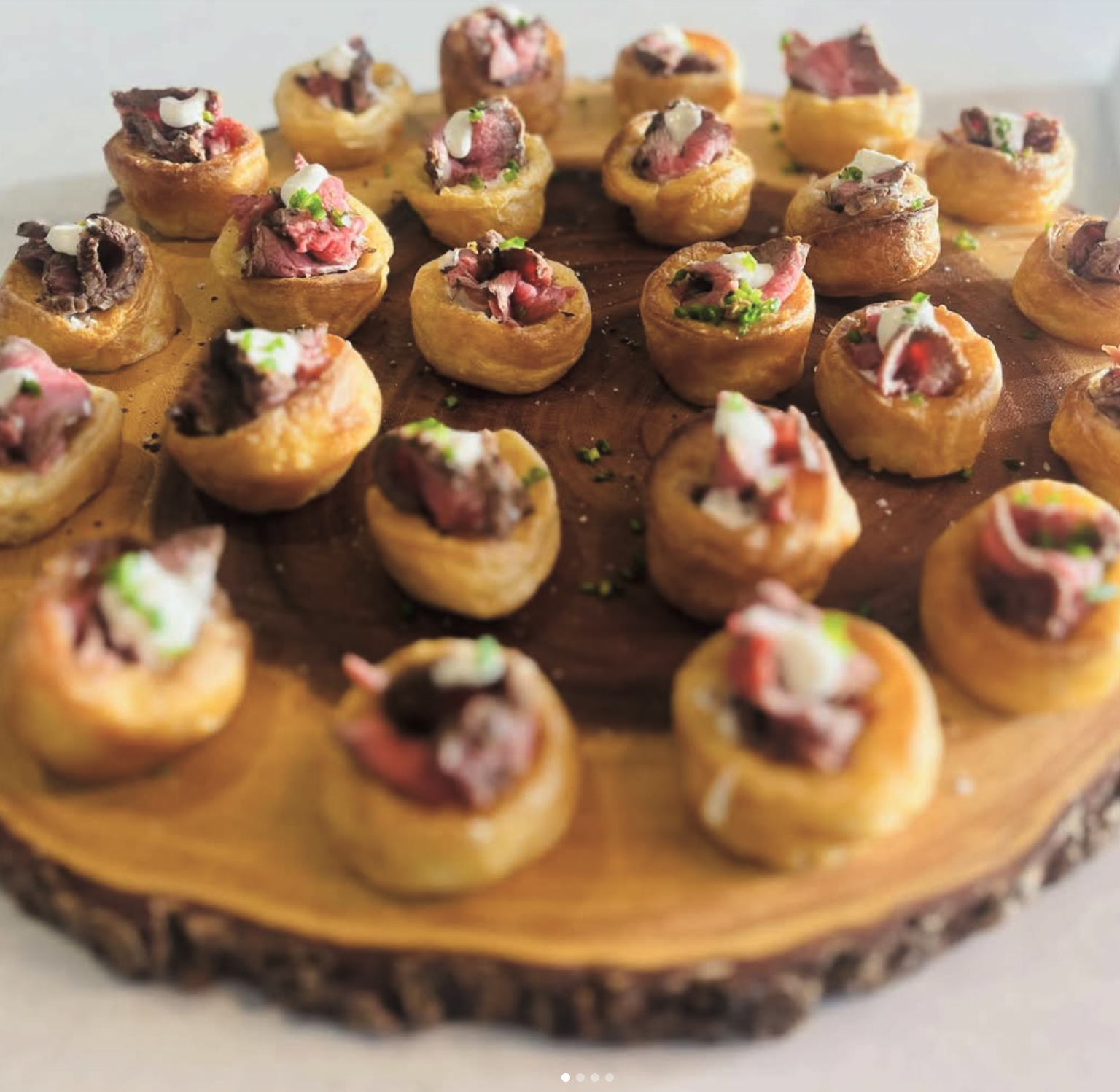 Mini Yorkshire pudding canapés with roast beef